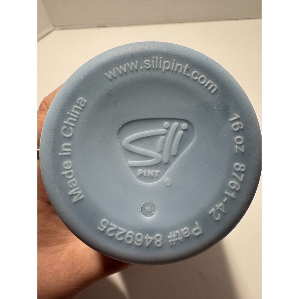 Buc-ees Silipint Silicone Pint Glass 16oz Blue Ombre Beaver Logo Tumbler Cup